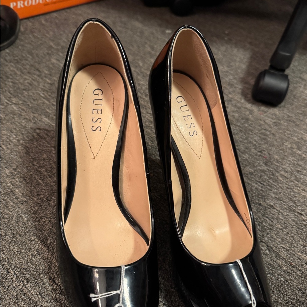 Guess - Picture 6 of 6